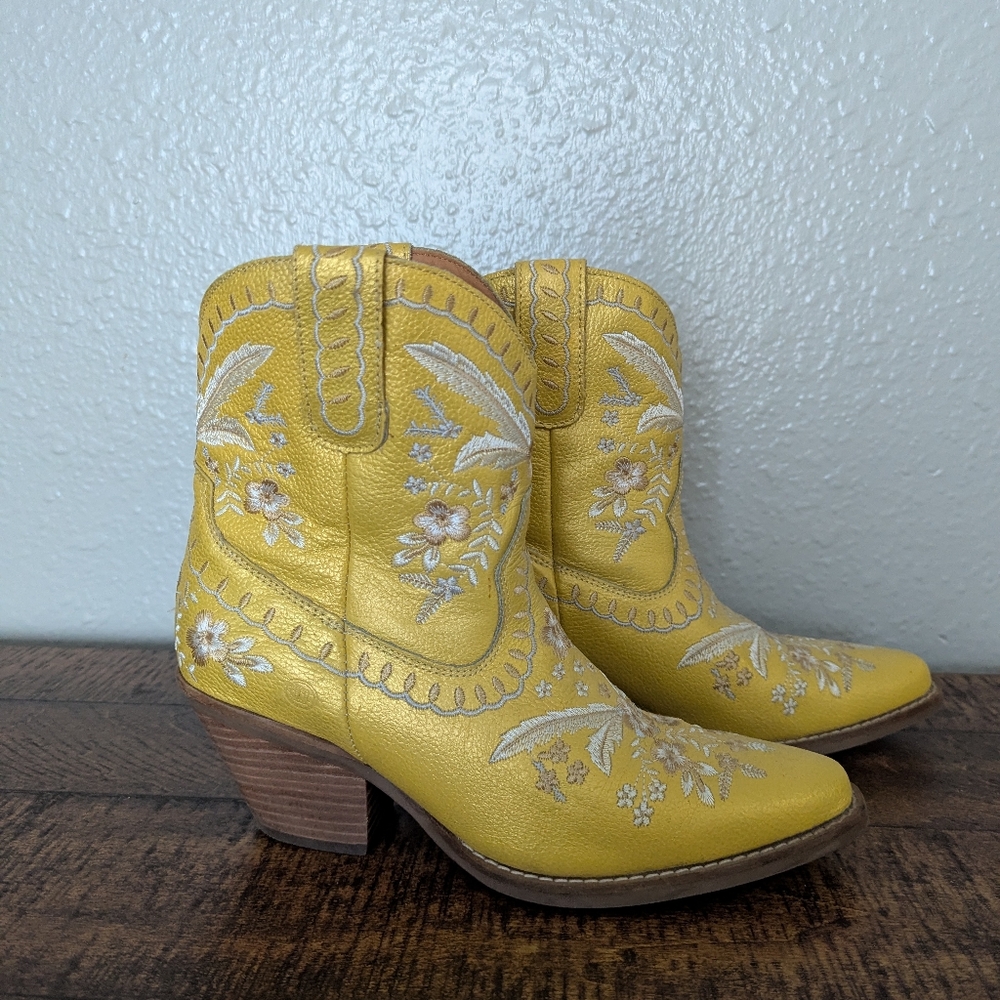 Dingo 1969 Primrose Yellow Metallic Embroidered Leather Booties Cowboy Boots Sz8
